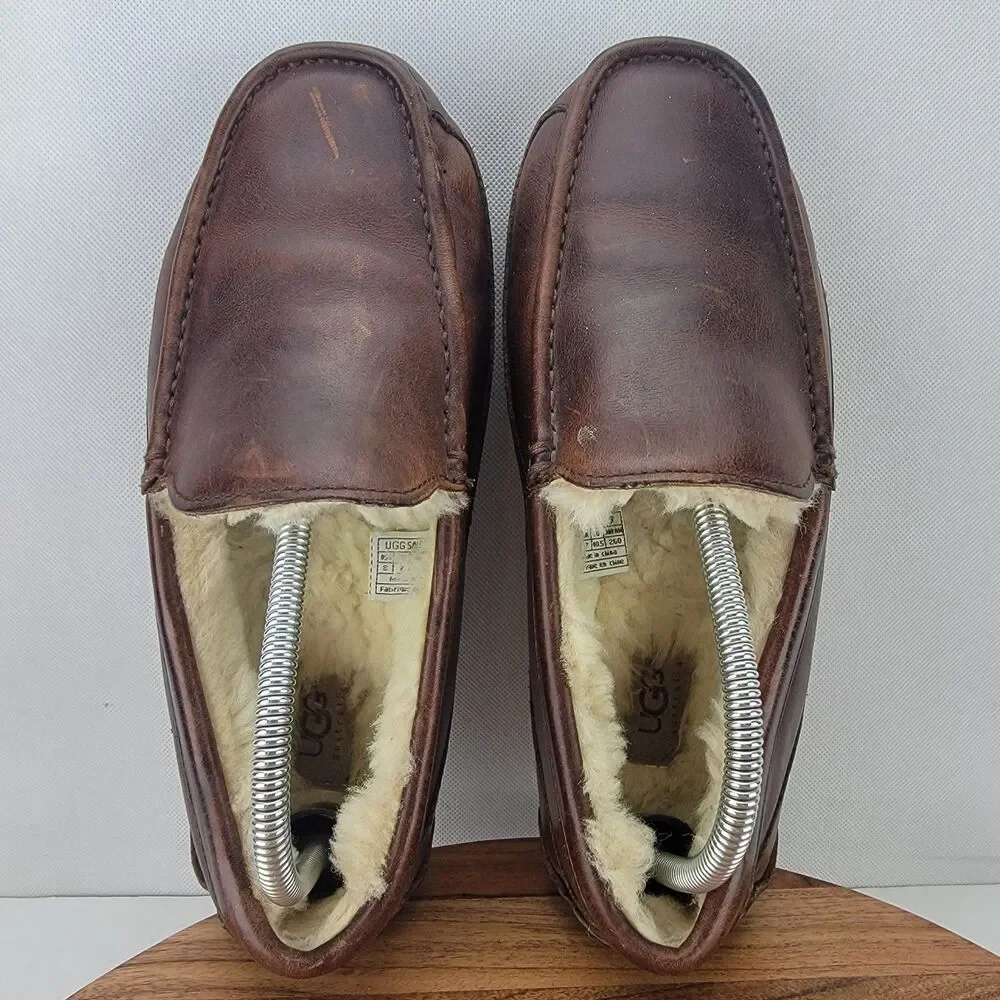 UGG Mens Size 8 Ascot Brown Leather Sheepskin Lined Loafers Slippers 5379